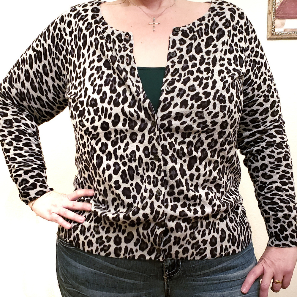 LANE BRYANT • Gray Leopard Animal Print Cardigan